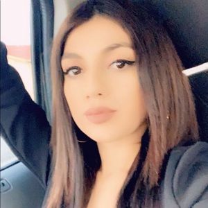 Meet your Posher, Monique